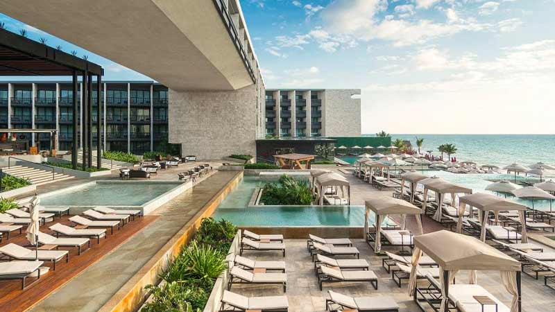 Espacio de relajación al aire libre del Grand Hyatt Playa del Carmen Resort